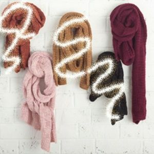 NWT knit 9"x80" shimmery scarf.
